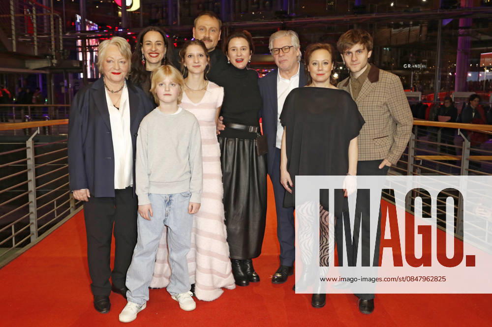 Rahel Ohm, Gina Henkel, Yvon Moltzen, Frida Hornemann, Max Riemelt, Eva Trobisch, guest, Eva Löbau and Florian Geißelmann at the premiere of the feature film Something Very Special Home Stories at the Berlinale 2026 76 Berlin International Film Festival in the Berlinale Palast Berlin, 18 02 2026 Foto:xC.xTamckex xFuturexImagex besonderes_6221
