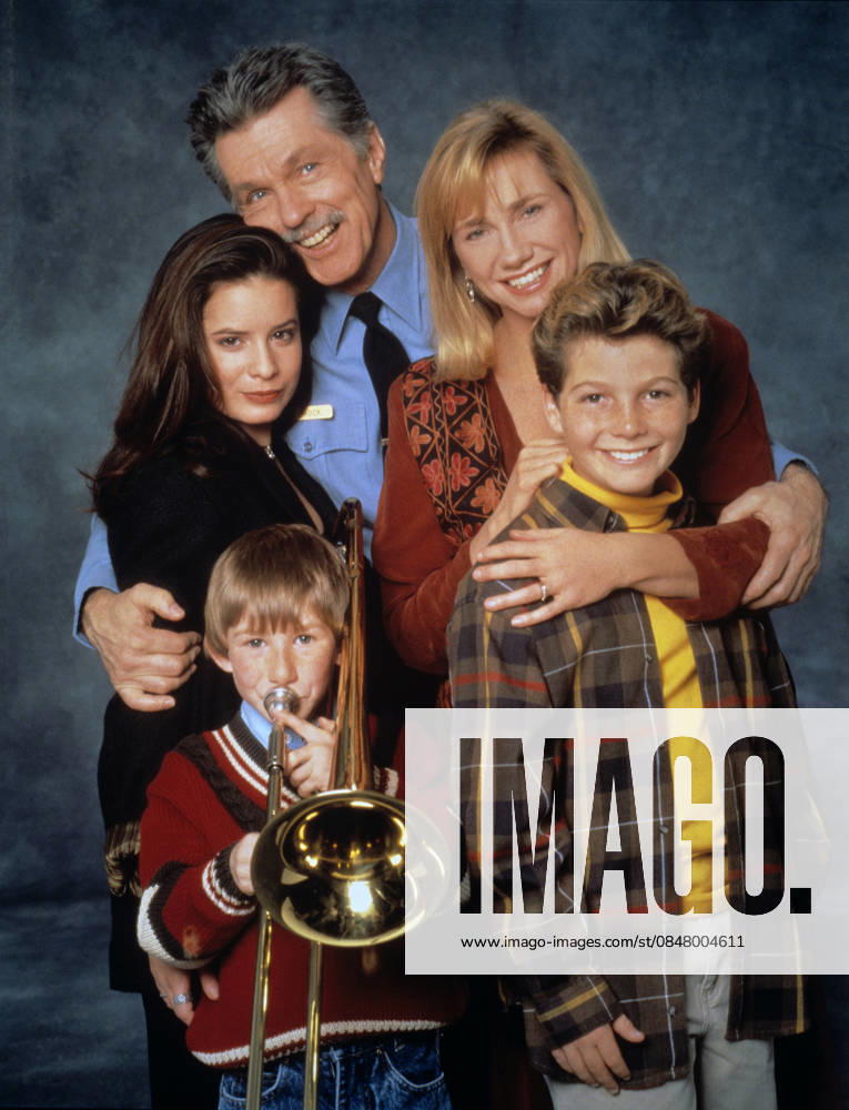 Picket Fences Tom Skerritt, Holly Marie Combs, Kathy Baker, Adam Wylie, Justin Shenkarow 1994