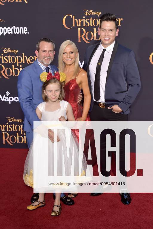 Geoff Zanelli with accompaniment at the premiere of the movie Christopher Robin at Walt Disney Studios Burbank 30 07 2018 Foto:xD.xStarbuckx xFuturexImage