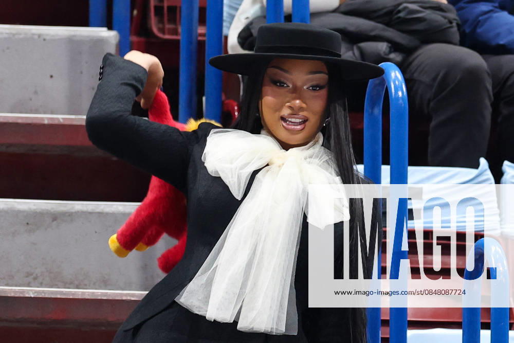Winter Olympics - Megan Thee Stallion Throws Plushy Inside Ice Skating Arena Megan Thee Stallion is seen throwing a plushy inside the ice skating arena during the Women s Single Figure Skating Free Skating event on day thirteen of the Milano Cortina 2026 Winter Olympic games at Milano Ice Skating Arena on February 19, 2026 in Milan, Italy. Photo by Alexis Jumeau ABACAPRESS.COM Milan Italy