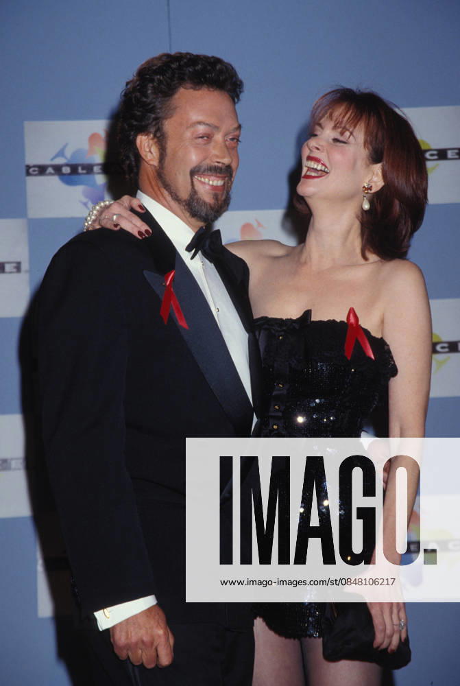 Actor Tim Curry Jan 15, 1995 - Los Angeles, CA, USA - Actor TIM CURRY with LESLEY ANN WARREN at the Cable Ace Awards