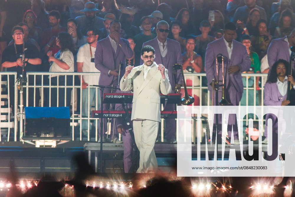 SaO PAULO, SP - 20.02.2026: SHOW BAD BUNNY EM SaO PAULO - Puerto Rican singer Bad Bunny makes his first appearance in Brazil this Friday (20) in Sao Paulo at Allianz Parque with the show of his world tour & 39;DeBÍ TiRAR MaS FOToS& 39;. x2891572x YurixMurakami