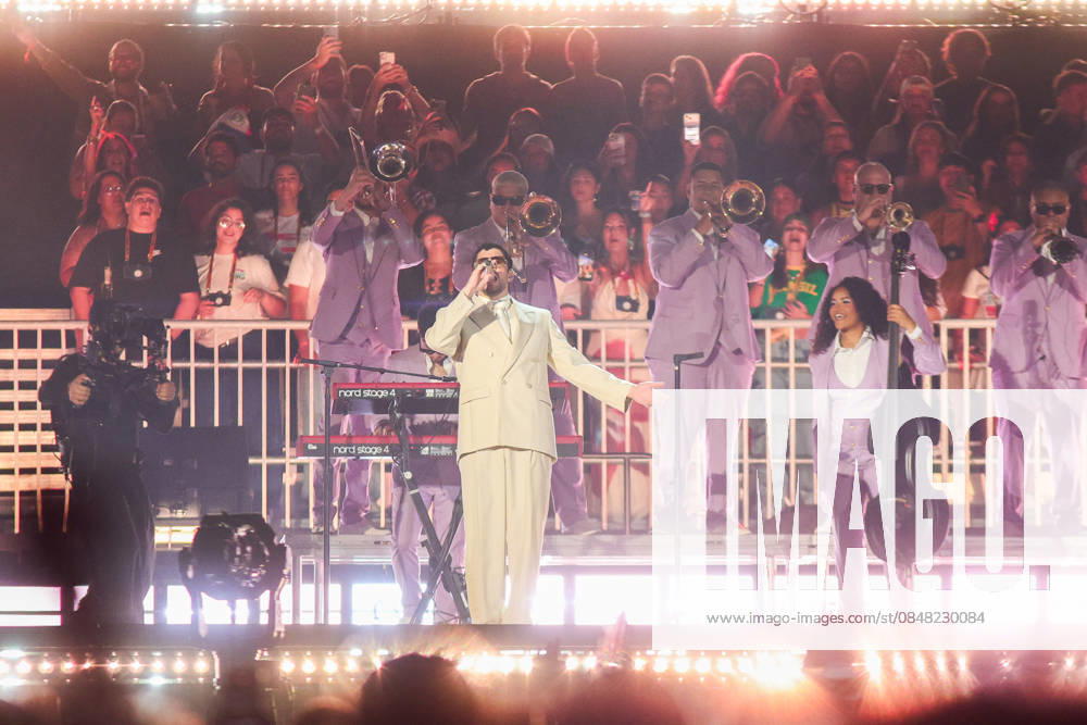 SaO PAULO, SP - 20.02.2026: SHOW BAD BUNNY EM SaO PAULO - Puerto Rican singer Bad Bunny makes his first appearance in Brazil this Friday (20) in Sao Paulo at Allianz Parque with the show of his world tour & 39;DeBÍ TiRAR MaS FOToS& 39;. x2891573x YurixMurakami