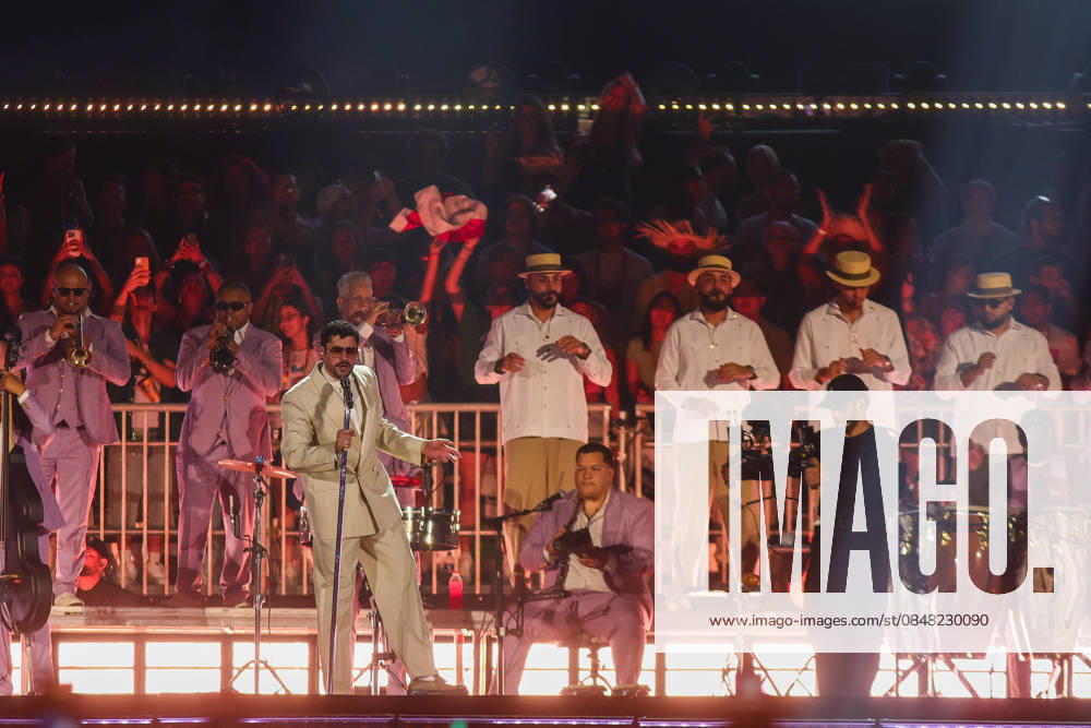 SaO PAULO, SP - 20.02.2026: SHOW BAD BUNNY EM SaO PAULO - Puerto Rican singer Bad Bunny makes his first appearance in Brazil this Friday (20) in Sao Paulo at Allianz Parque with the show of his world tour & 39;DeBÍ TiRAR MaS FOToS& 39;. x2891579x YurixMurakami