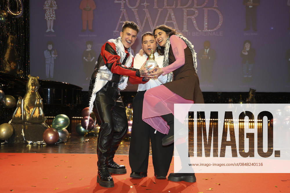 Ian de la Rosa with team at the presentation of the 40 Teddy Award 2026 at the Berlinale 2026 76 Berlin International Film Festival at the Volksbühne Berlin, 20 02 2026 Foto:xB.xDummerx xFuturexImagex teddy_6215