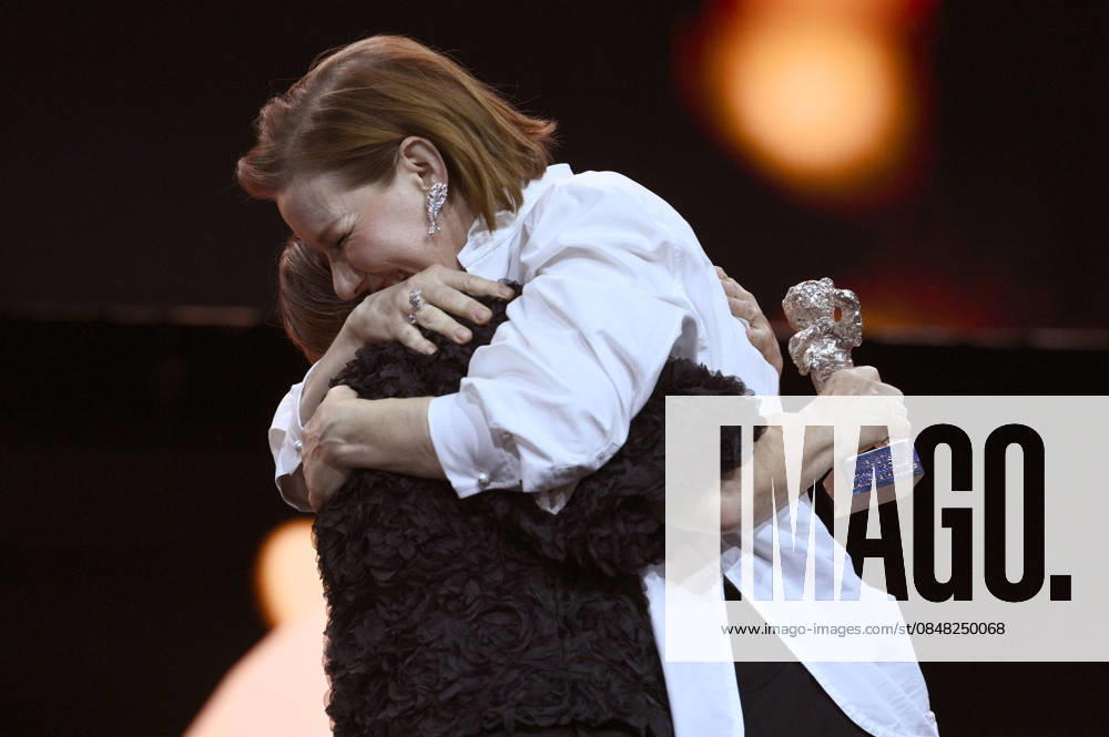 Sandra Hüller with the Silver Bear for Best Actress in Rose at the Closing Ceremony and Award Ceremony at the Berlinale 2026 76 Berlin International Film Festival in the Berlinale Palast Berlin, 21 02 2026 Foto:xN.xKubelkax xFuturexImagex closing_6355