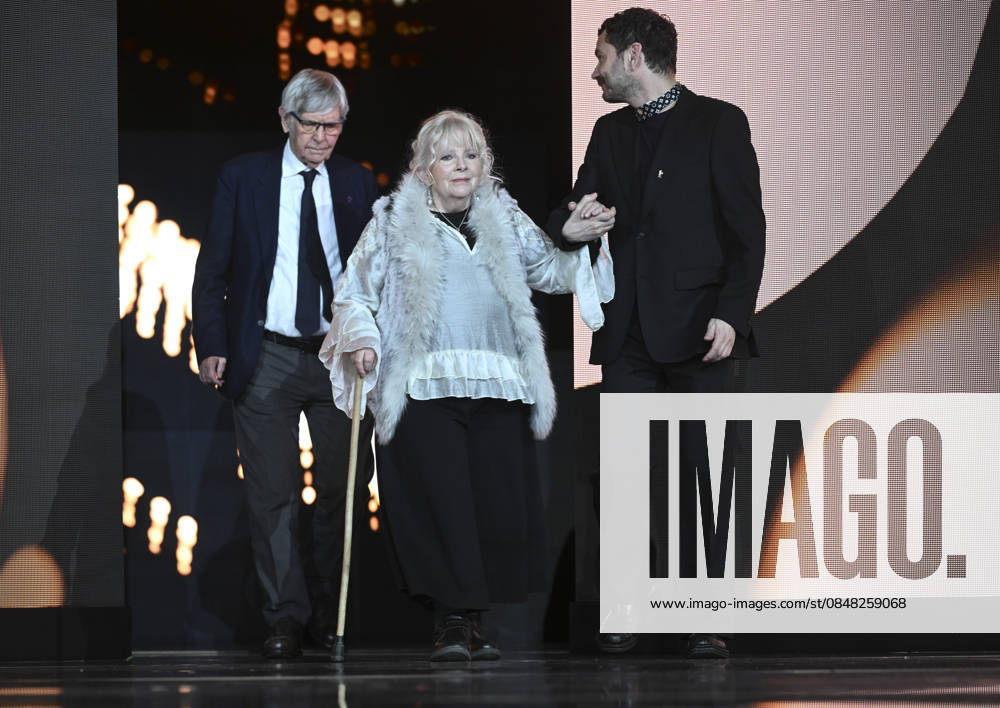 76th Berlin International Film Festival BERLIN, GERMANY - FEBRUARY 21: Anna Calder-Marshall receives the Silver Bear Award for Best Supporting Actress for her performance in Queen at Sea during the 76th International Berlin International Film Festival (Berlinale) in Berlin, Germany on February 21, 2026. Halil Sagirkaya Anadolu Berlin Germany. Editorial use only. Please get in touch for any other usage.