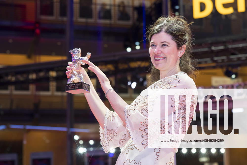Berlinale, award winners at the Theater am Potsdamer Platz, Berlin, 21 02 2026 Anna Fitch US director poses with the Silver Bear for the exceptional artistic achievement in the film Yo Love is a rebellious bird after the award ceremony at the closing gala of the Berlinale a