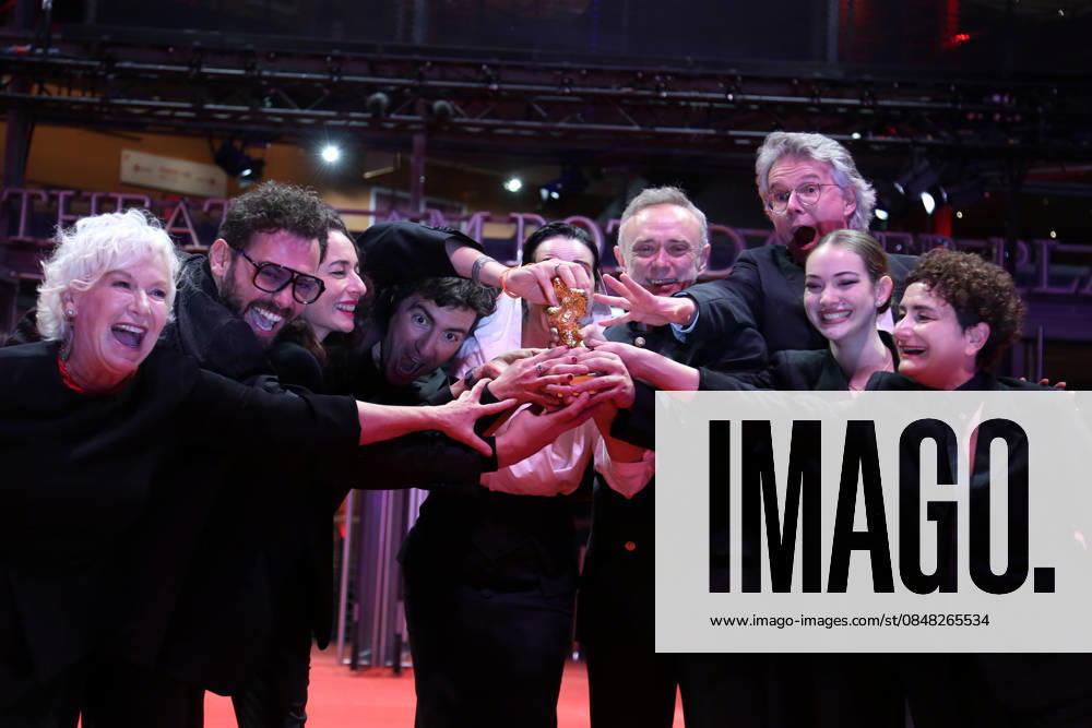 ILKER CATAK, with cast and crew pose with the Golden Bear for Best Film for Gelbe Briefe (Yellow Letters) after the closing ceremony of the 76th Berlin International Film Festival (Berlinale), Europe s first major film festival of the year, in Berlin. The festival runs from February 12 to 22. Berlin Germany - ZUMAf146 20260221_zip_f146_015
