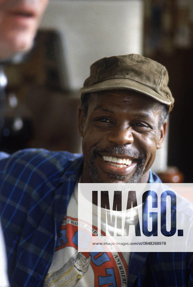 Gone Fishin Movie Stills May 30, 1997; Los Angeles, CA, USA; Actor DANNY GLOVER stars as Gus Green in the Hollywood Pictures comedy, Gone Fishin. Los Angeles CA USA