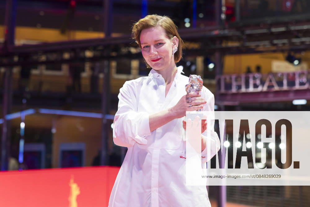 Sandra Hüller with the Silver Bear for Best Actress in Rose after the Closing Ceremony with Award Ceremony at the Berlinale 2026 76 Berlin International Film Festival in the Berlinale Palast Berlin, 21 02 2026 Foto:xB.xKriemannx xFuturexImagex closing_6501