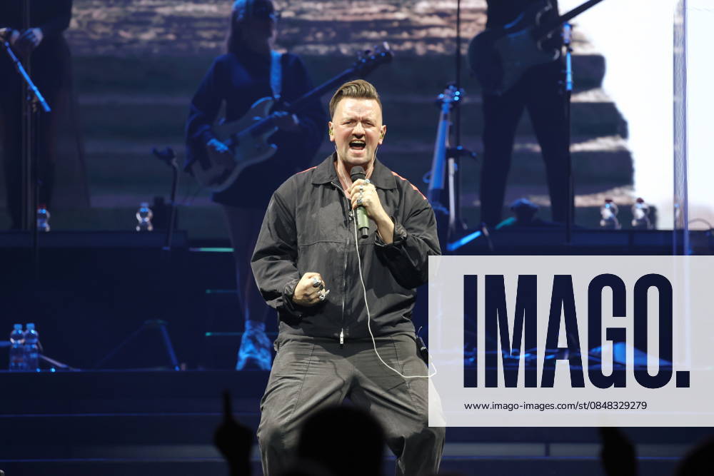 Ben Zucker, Saenger, in concert live at the Uber Arena, Berlin, music, Schlager, Berlin