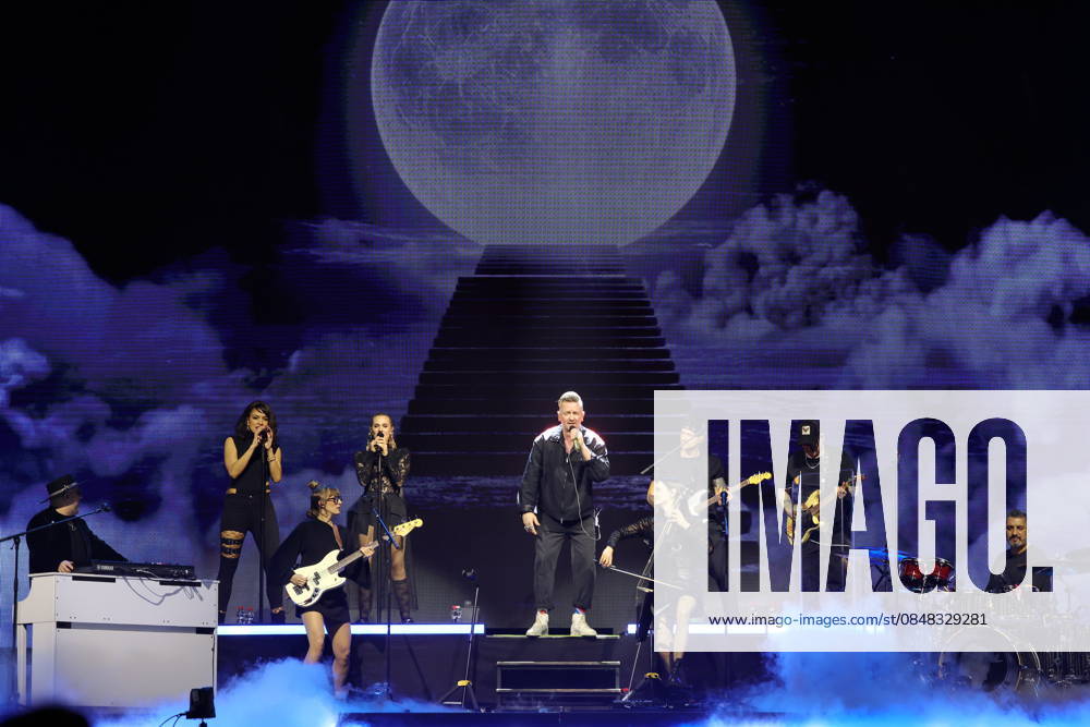 Ben Zucker, Saenger, in concert live at the Uber Arena, Berlin, music, Schlager, Berlin