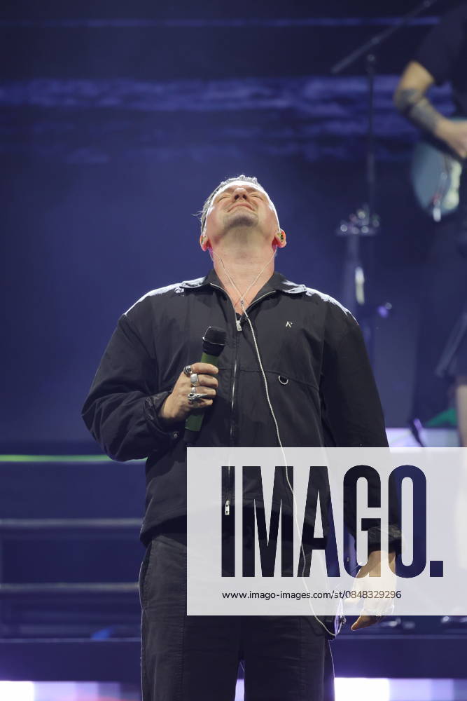 Ben Zucker, Saenger, in concert live at the Uber Arena, Berlin, music, Schlager, Berlin