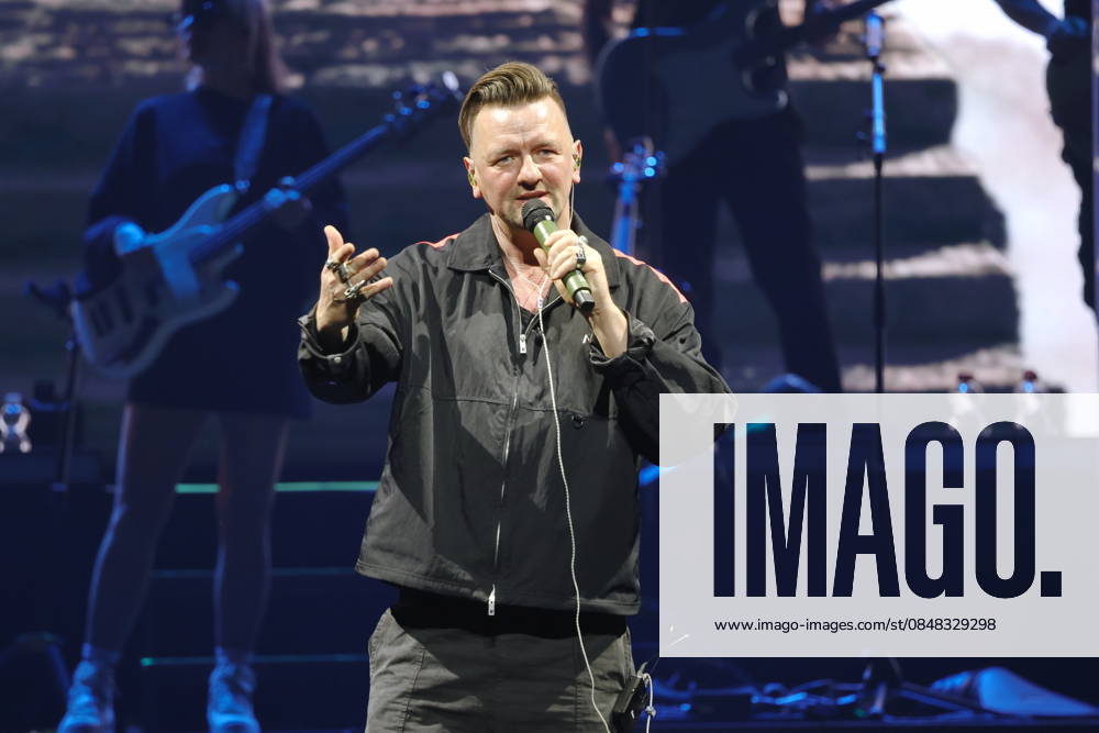 Ben Zucker, Saenger, in concert live at the Uber Arena, Berlin, music, Schlager, Berlin