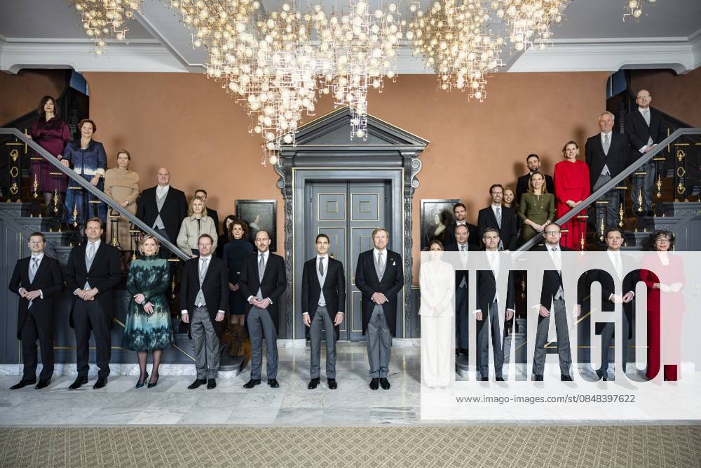 KW09 THE HAGUE Members of the recently sworn-in Jetten cabinet pose with King Willem-Alexander for a photo at Huis ten Bosch Palace. KOEN VAN WEEL POOL ANP netherlands out - belgium out