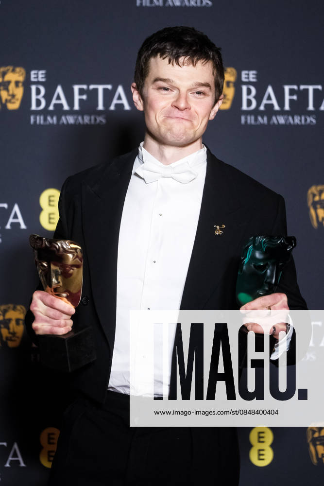 EE BAFTA Film Awards 2026 - Winners Press Room on Sunday 22 February 2026 Robert Aramayo poses in the press room at the EE BAFTA Film Awards 2026 - Winners Press Room on Sunday 22 February 2026 at Royal Festival Hall, London. Robert Aramayo is pictured with the award for Rising Star and Leading Actor., Credit:Julie Edwards Avalon