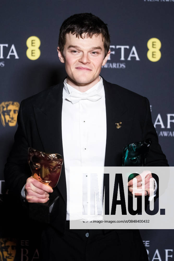 EE BAFTA Film Awards 2026 - Winners Press Room on Sunday 22 February 2026 Robert Aramayo poses in the press room at the EE BAFTA Film Awards 2026 - Winners Press Room on Sunday 22 February 2026 at Royal Festival Hall, London. Robert Aramayo is pictured with the award for Rising Star and Leading Actor., Credit:Julie Edwards Avalon