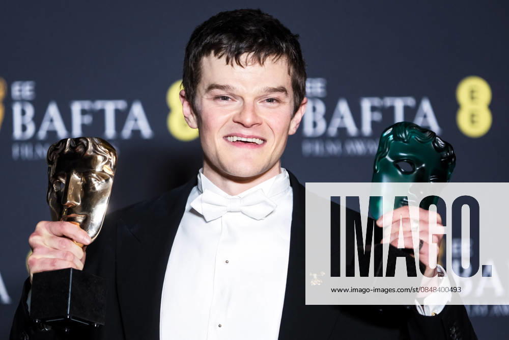 EE BAFTA Film Awards 2026 - Winners Press Room on Sunday 22 February 2026 Robert Aramayo poses in the press room at the EE BAFTA Film Awards 2026 - Winners Press Room on Sunday 22 February 2026 at Royal Festival Hall, London. Robert Aramayo is pictured with the award for Leading Actor and Rising Star., Credit:Julie Edwards Avalon