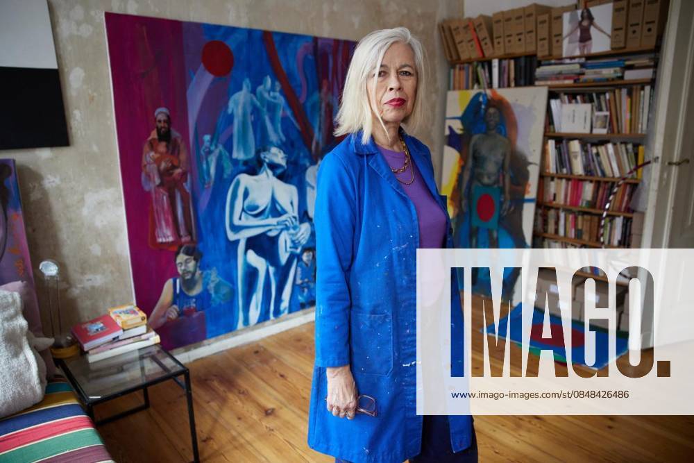 Bettina Semmer The artist Bettina Semmer in her apartment studio in Schöneberger Straße in Berlin Kreuzberg Germany Berlin Berlin Copyright JoergxCarstensen