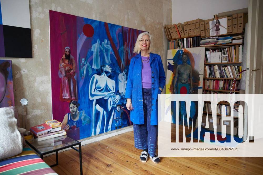 Bettina Semmer The artist Bettina Semmer in her apartment studio in Schöneberger Straße in Berlin Kreuzberg Germany Berlin Berlin Copyright JoergxCarstensen