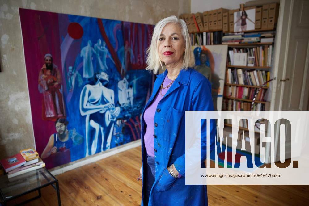 Bettina Semmer The artist Bettina Semmer in her apartment studio in Schöneberger Straße in Berlin Kreuzberg Germany Berlin Berlin Copyright JoergxCarstensen