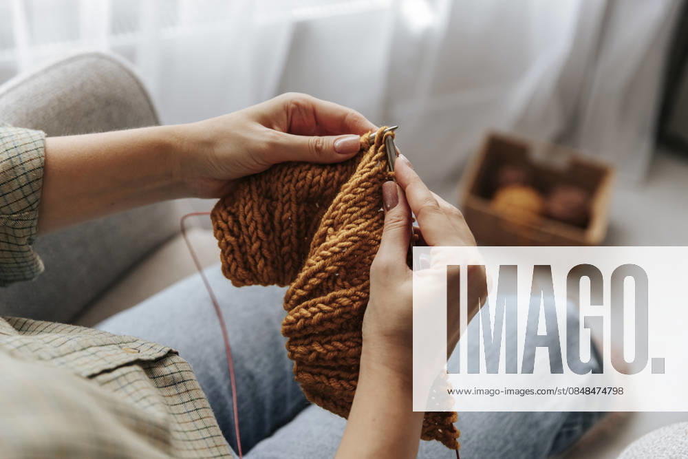 Close up of hands knitting a cozy handmade wool textile indoors model released, Symbolfoto, HDF00254