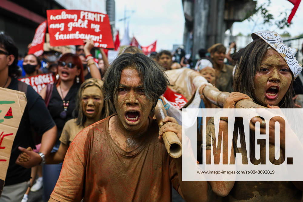 KW09 Manila Protests Mark 40th EDSA Anniversary, Demand President’s Resignation and Corruption Accountability QUEZON CITY, METRO MANILA, PHILIPPINES - FEBRUARY 25: Pro-Palestine protesters join a demonstration against corruption and calling for the resignation of President Ferdinand Bongbong Marcos Jr., on the 40th anniversary of the EDSA People Power Revolution, in Quezon City, Metro Manila, Philippines, on February 25, 2026. Thousands of protesters from religious, activist, and student groups gather in the capital region today to demand the resignation of the incumbent president Bongbong Marcos, seek accountability for officials involved in flood control projects corruption, and call for the impeachment of vice president Sara Duterte, amid gro