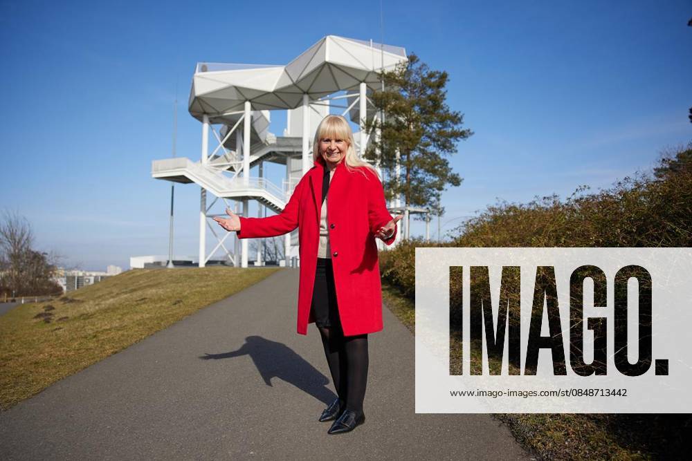 Photo session favorite place with Iris Spranger Iris Spranger SPD , Senator of the Interior, shows her favorite place, the Wolkenhain in Berlin Marzahn Germany Berlin Berlin Copyright JoergxCarstensen