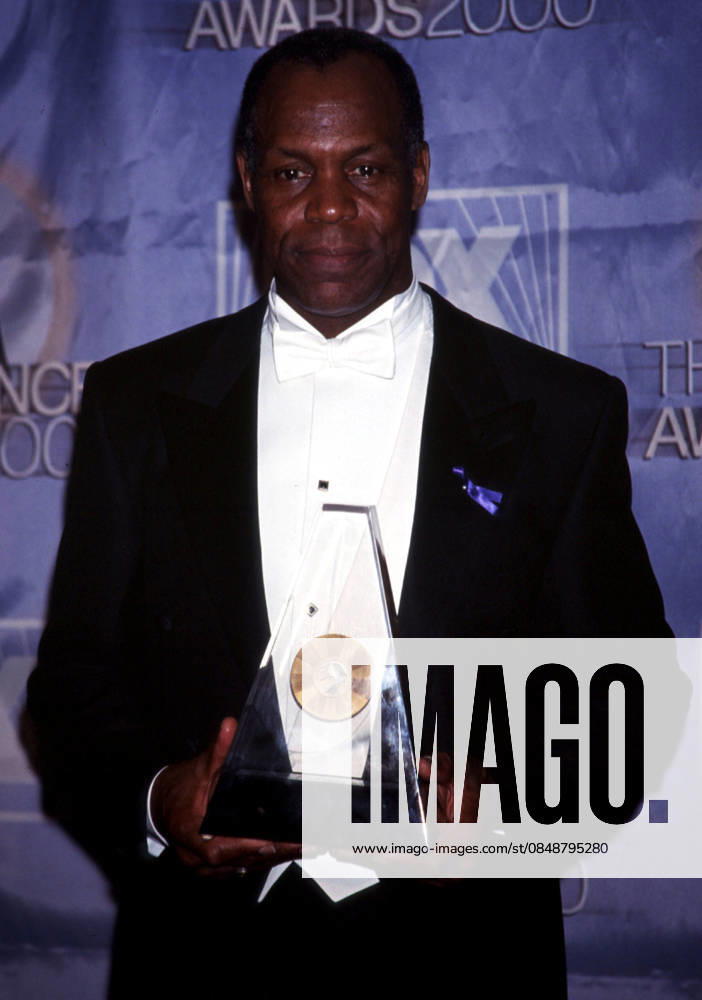 Essence Magazine 30th Anniversary Awards Gala Apr 14, 2000; New York, New York, USA; Actor DANNY GLOVER received an award for his humanitarian work @ the Essence Magazine 30th Anniversary Awards Gala. New York New York USA