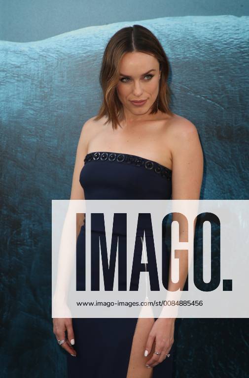 Hollywood, CA, U.S. - 6 August 2018- Hollywood, California - Jessica McNamee. Warner Bros. Pictures And Gravity Pictures Premiere Of The Meg held at TCL Chinese Theatre IMAX. Photo Credit: Faye Sadou AdMedia Hollywood U.S. - ZUMAa123 20180806_zaa_a123_006