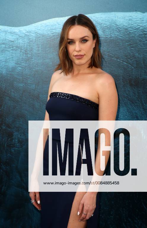 Hollywood, CA, U.S. - 6 August 2018- Hollywood, California - Jessica McNamee. Warner Bros. Pictures And Gravity Pictures Premiere Of The Meg held at TCL Chinese Theatre IMAX. Photo Credit: Faye Sadou AdMedia Hollywood U.S. - ZUMAa123 20180806_zaa_a123_008