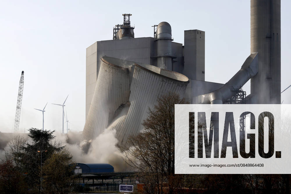 The 117-metre-high cooling tower of the Frimmersdorf lignite-fired power plant owned by electricity company RWE collapses during the demolition The company is thus creating space for the future use of the site as a digital park Grevenbroich, 26 02 2026 NRW Germany