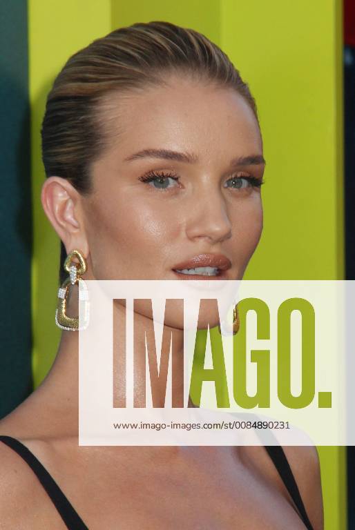 Rosie Huntington-Whiteley 08 06 2018 The U.S. Premiere of The MEG held at the TCL Chinese Theater in Los Angeles, CA