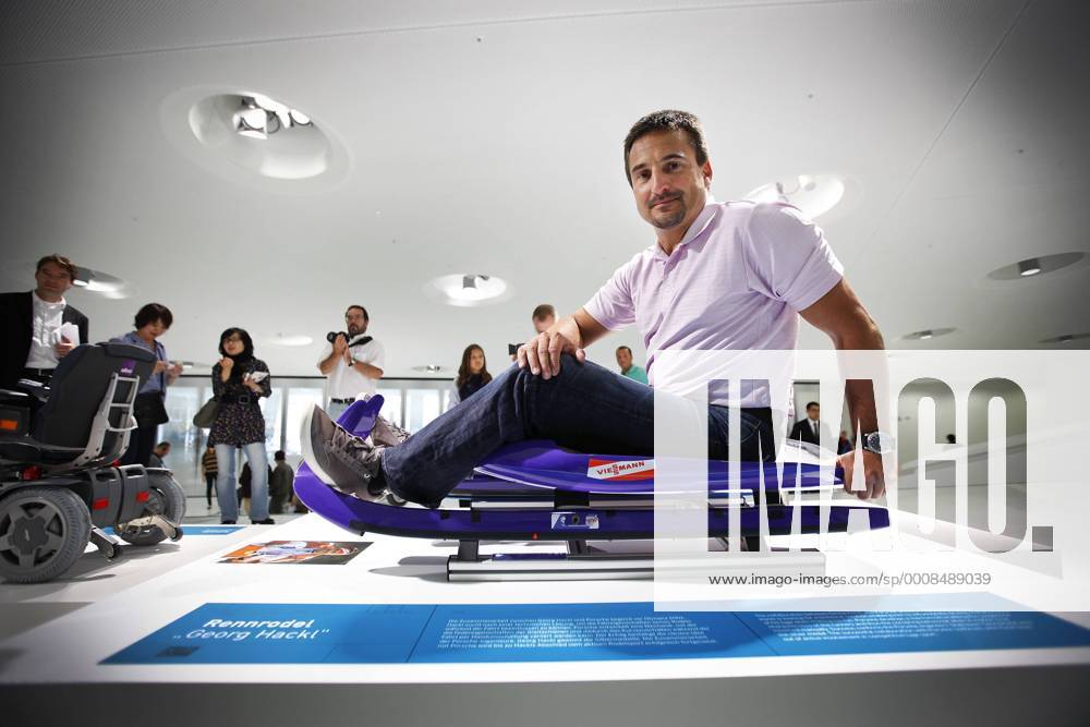 Rodel-Ikone Georg Hackl besucht das Porschemuseum Zuffenhausen. Georg Hackl