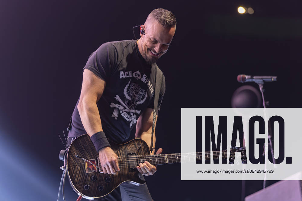 Alter Bridge perform at AO Arena Mark Tremonti of Alter Bridge performs at AO Arena, Manchester, England, 26th February 2026. Editorial use only, Credit:Mike Gray Avalon