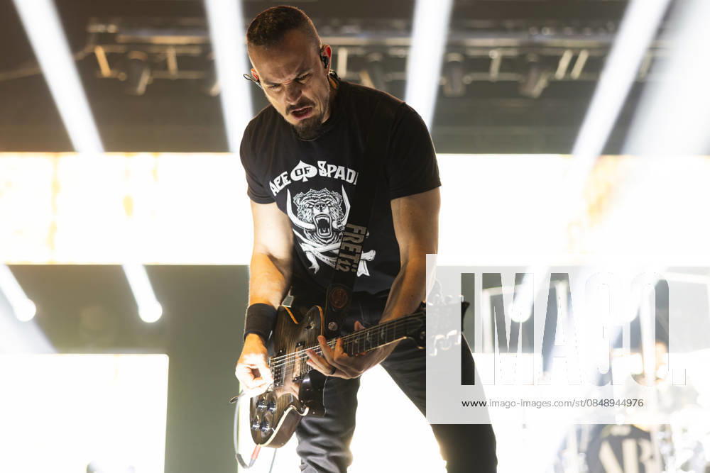 Alter Bridge perform at AO Arena Mark Tremonti of Alter Bridge performs at AO Arena, Manchester, England, 26th February 2026. Editorial use only, Credit:Mike Gray Avalon