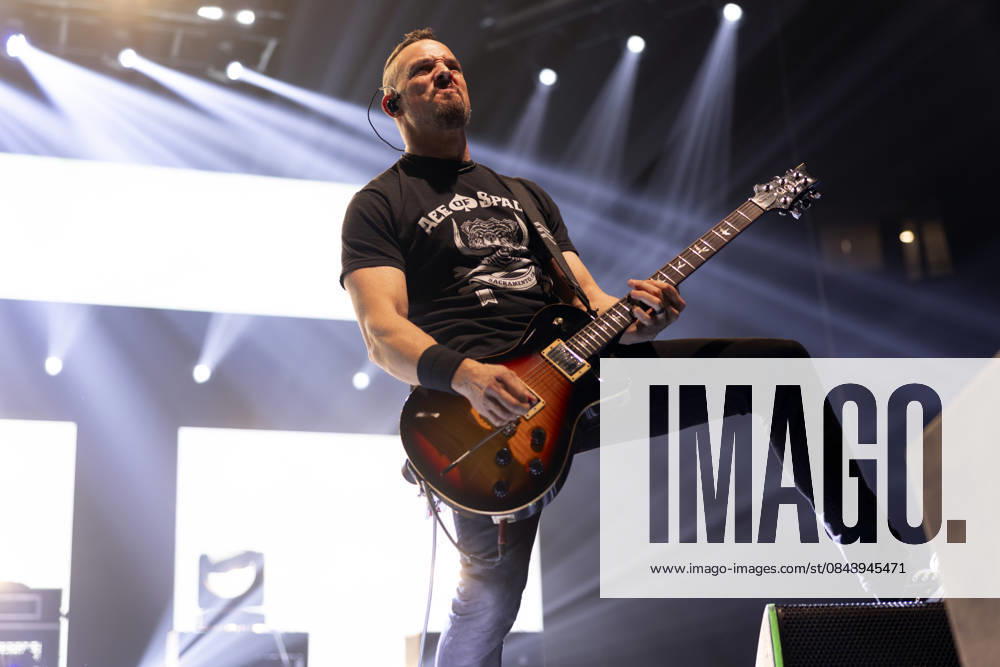 Alter Bridge perform at AO Arena Mark Tremonti of Alter Bridge performs at AO Arena, Manchester, England, 26th February 2026. Editorial use only, Credit:Mike Gray Avalon
