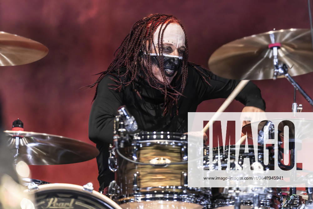 Sevendust perform at AO Arena Morgan Rose of rock band Sevendust performs at AO Arena, Manchester, England, 26th February 2026, Credit:Mike Gray Avalon