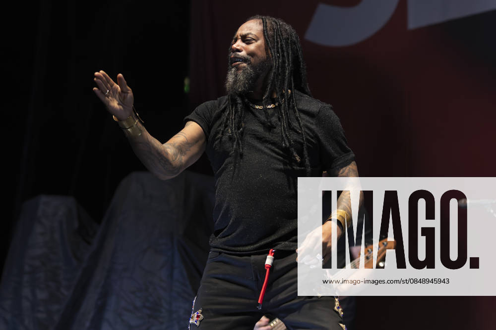 Sevendust perform at AO Arena Lajon Witherspoon of rock band Sevendust performs at AO Arena, Manchester, England, 26th February 2026, Credit:Mike Gray Avalon