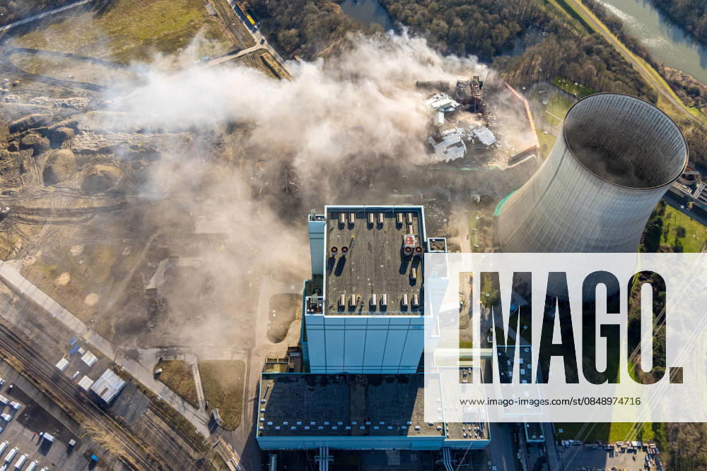 Aerial photo, Werne Stockum, blasting of the 64 meter high DeNox plant at the Gersteinwerk in Werne ,Ruhr area, North Rhine-Westphalia, Germany ATTENTIONxMINDESTHONORARx60xEURO