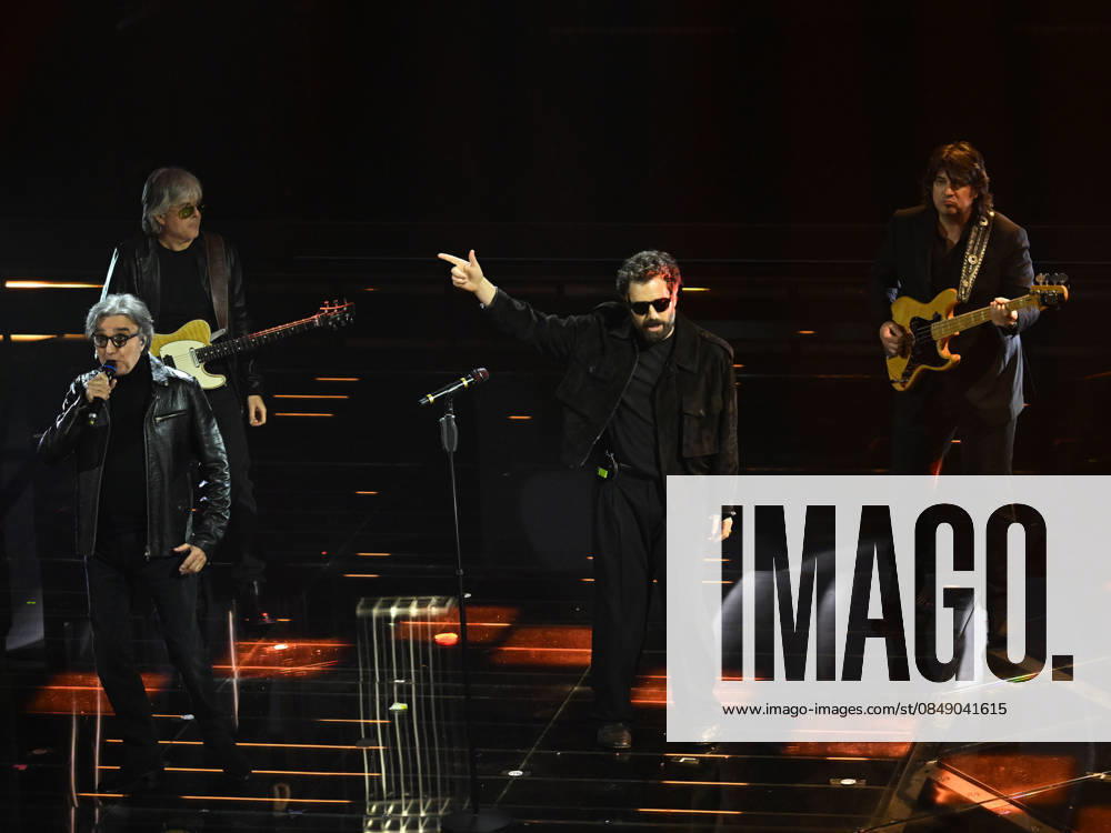 Sanremo, 76th Italian Song Festival. Fourth Night. Pictured: Tommaso Paradiso with Stadio.