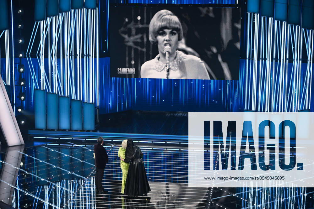 (L-R) Sanremo Festival host and artistic director Carlo Conti, Italian singers Caterina Caselli and Laura Pausini on stage at the Ariston theatre during the 76th edition of the Sanremo Italian Song Festival, in Sanremo, Italy, 27 February 2026. The music festival will run from 24 to 28 February 2026. ANSA RICCARDO ANTIMIANI. Sanremo Italy - ZUMAa110 20260227_zaf_a110_209