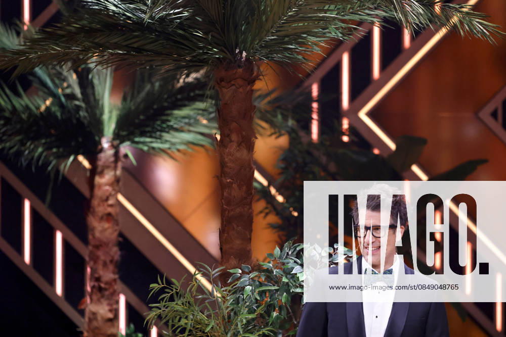 Presenter Daniel Hartwich stands next to palm trees at the introductory show of the 19th season of the RTL dance show Lets Dance in the Coloneum Cologne, 27 02 2026 NRW Germany