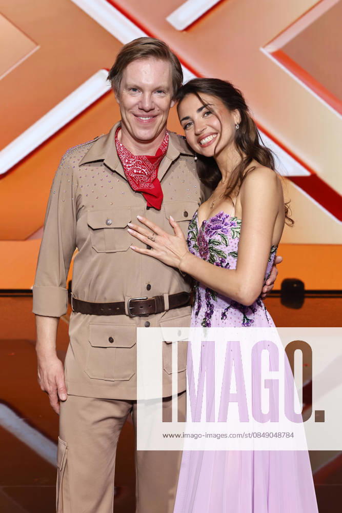 Dancer Ekaterina Leonova and actor Simon Gosejohann at the introductory show of the 19th season of the RTL dance show Lets Dance at the Coloneum Cologne, 27 02 2026 NRW Germany