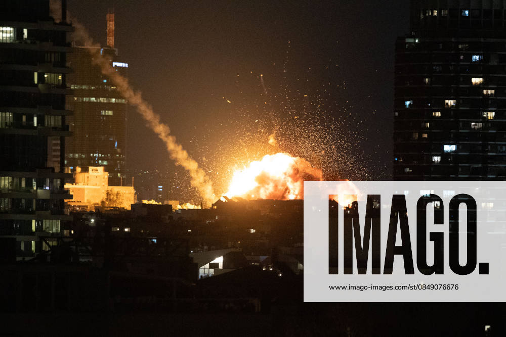 KW09 (260301) -- TEL AVIV, March 1, 2026 -- This photo taken on Feb. 28, 2026 shows an explosion in downtown Tel Aviv, Israel. ) (SpotNews) ISRAEL-TEL AVIV-EXPLOSION ChenxJunqing