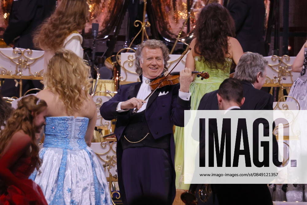 AndrŽ Rieu, violinist, in concert with orchestra live in the Uber Arena, Berlin, Waltz, Berlin