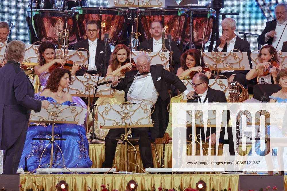 AndrŽ Rieu, violinist, in concert with orchestra live in the Uber Arena, Berlin, Waltz, Berlin