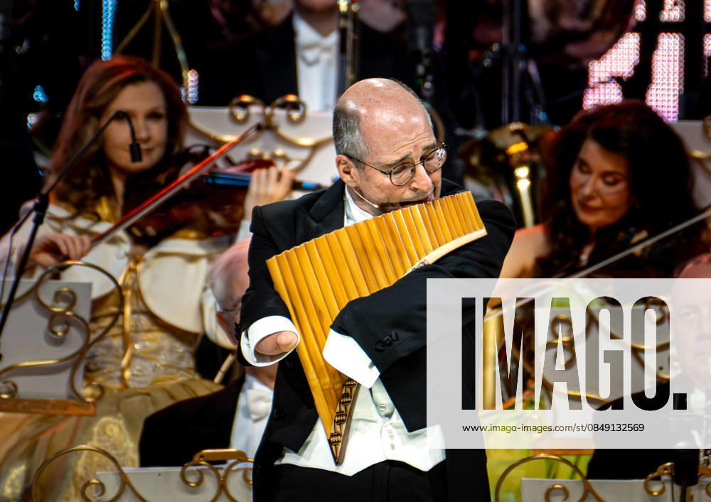 Entertainment, Andre Rieu Tour 2026 v l Michel Tirabosco Panflutist plays with Andre Rieu on his tour in the Uber Arena Berlin Berlin Daniel Lakomski