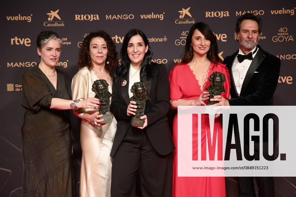 Entertainment Themen der Woche 40th Goya Awards red carpet at Auditori del CCIB in Barcelona, Spain - 01 Mar 2026 The crew of the film Los Domingos hold the Goya Awards won at the 40th Goya Awards red carpet at Auditori del CCIB in Barcelona, Spain. Barcelona Spain
